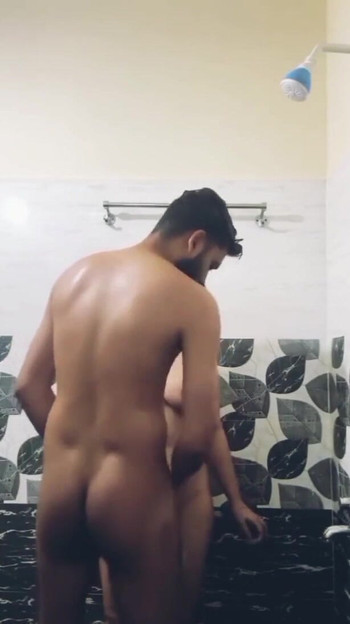Trenutak koji morate podijeliti iz "Zašto si pozvao ženu svog prijatelja u kupaonicu i skinuo je golu?"