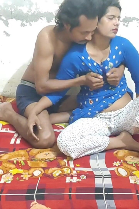 사랑으로 남편을 유혹하는 찐 인도 바비와의 핫한 섹스