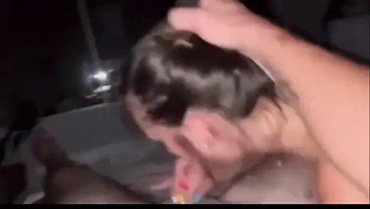 Минет и сперма в рот горячей брюнетке в любительском видео