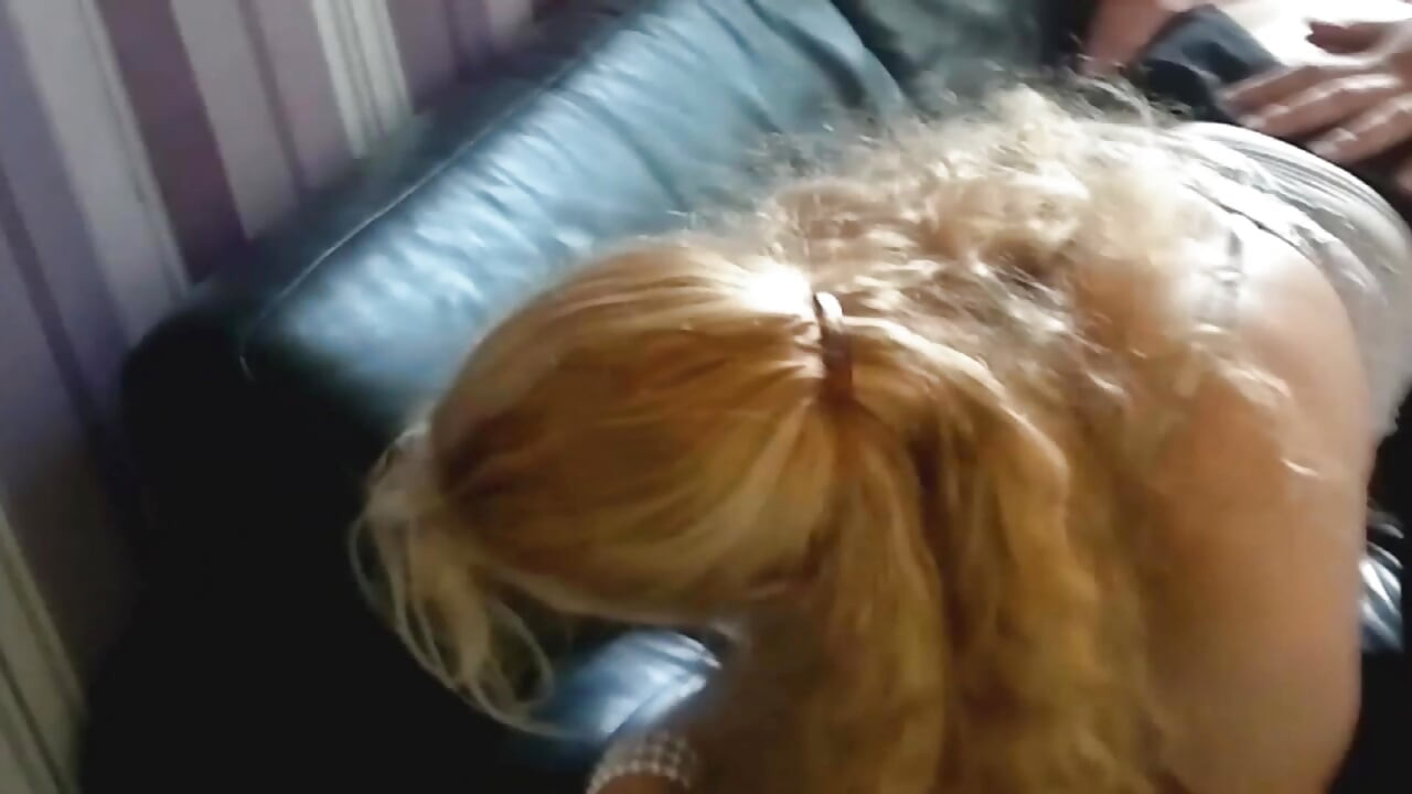 她是业余的法国宝贝, 在试镜时深喉