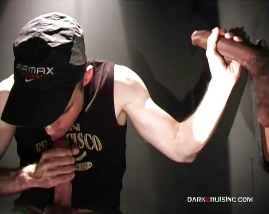 DarkCruising.Com - 3 величезні міжрасові хуї в Gloryhole