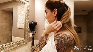 MILF blonde yang bertetek besar dalam seluar kulit dikongkek dubur dan dipancut dalam