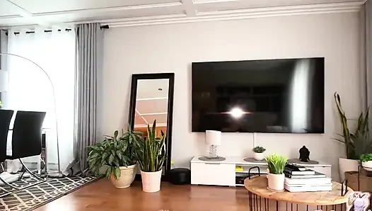 Bayar sewa rumah atau aku boleh pake kontolmu