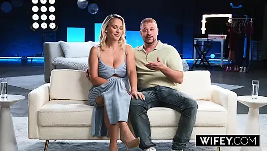 Istri hot rambut pirang yang haus kontol sadie rose dicrot di dalam di depan suaminya