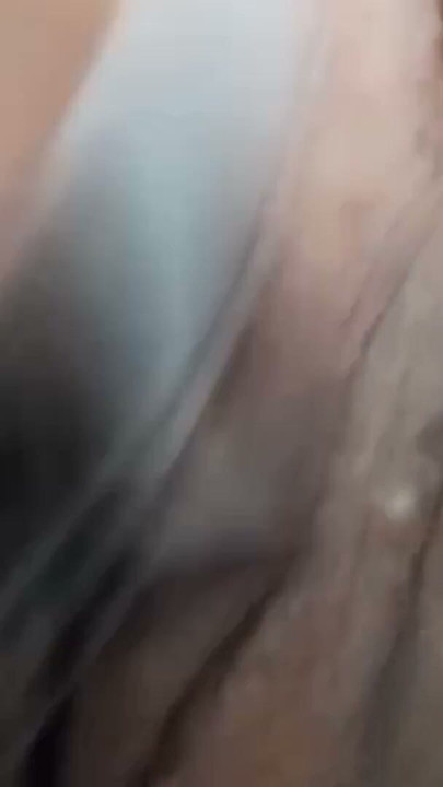 我的繼父擠我的奶子，讓我發情，我整個星期都在想著他自慰，最後被他操了 | 短片 1