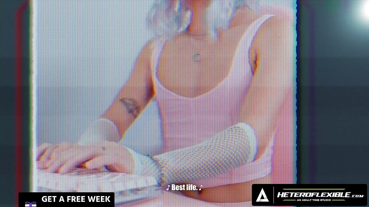 헤테로플렉시블 - 플러팅하는 팸보이 샘 레저가 레오 루이스의 자지를 타기 전에 엉덩이를 핥아먹히고