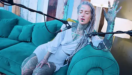 Aku lagi ngomongin tentang m - music - asmr podcast sfw lagi ngomongin cewek gotik bertato rambut gimbal