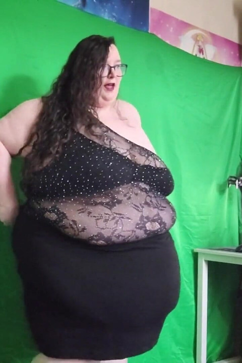 Ssbbw sensuele bewegingen en strippen
