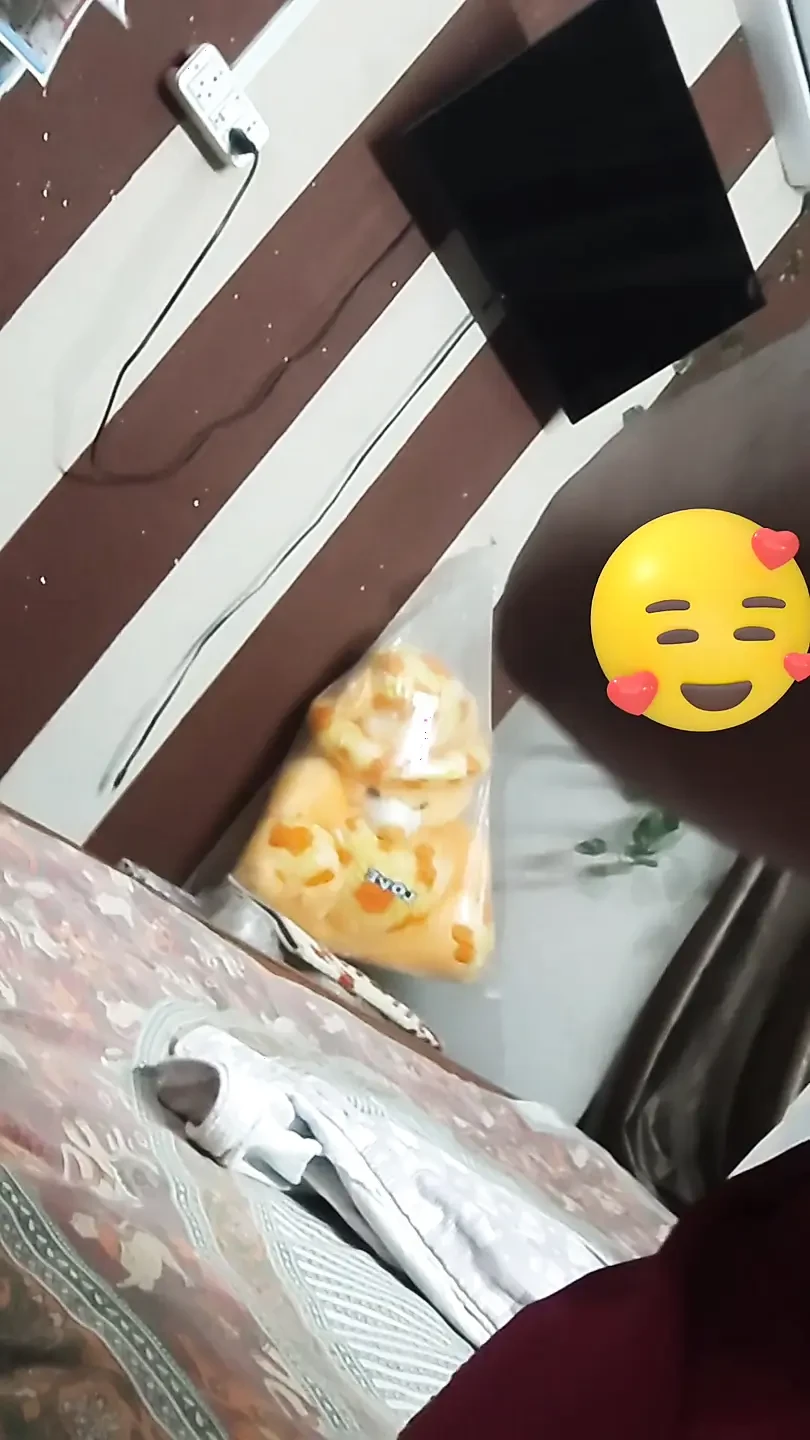 Ladki ko room me pakarkar garam Kiya