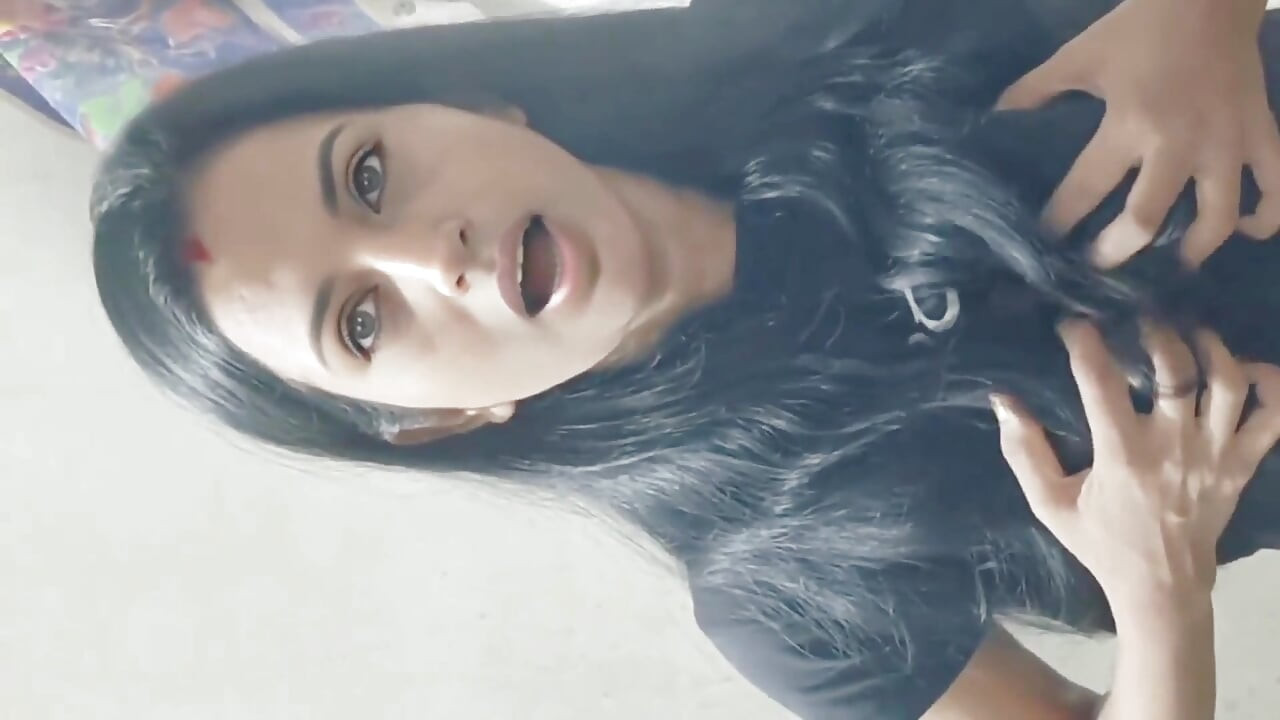 Sezon 14. Amisha Bhabhi Upuszczanie mleka na ustach chłopaka