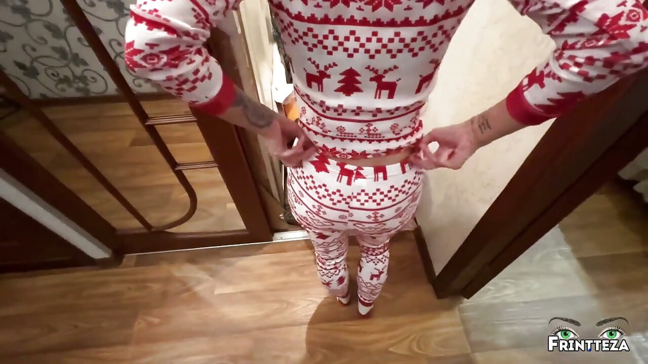 Boże Narodzenie sam z macochą część 1. Wyszukaj Ozdoby na choinkę. kremówka