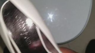 Sperma på vita highheels, indisk ägare