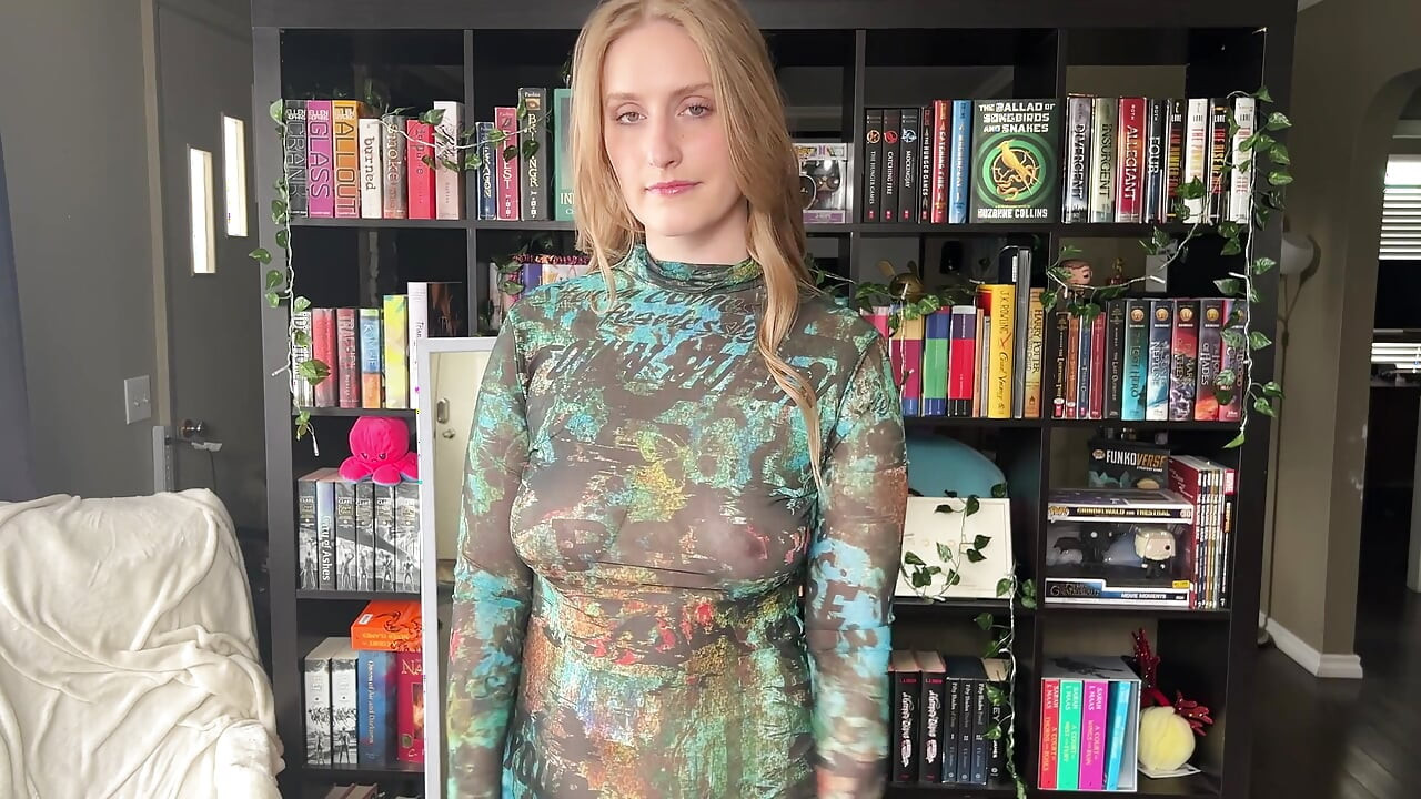 Providna crno-bela haljina Isprobajte haljinu