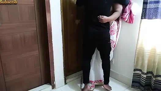 Tetangga melucuti kain sarinya & dientot di ranjang - tante india