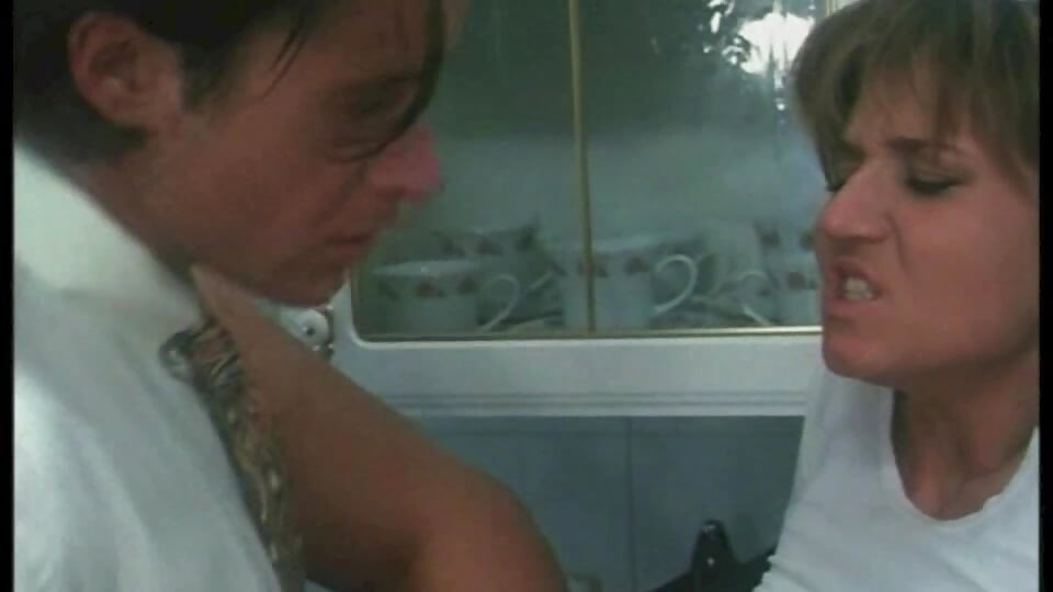 किचन में गांड चुदाई