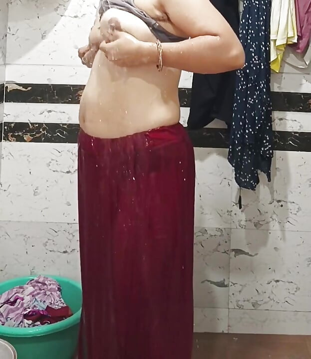 Priya Bhabi Big Ass Bath Show