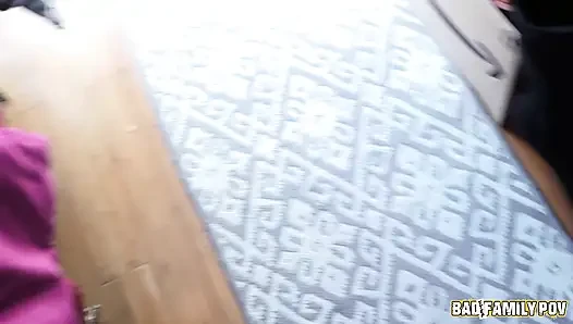 Kızıl saçlı Savana Styles azgın üvey erkek kardeşi tarafından soyunuyor