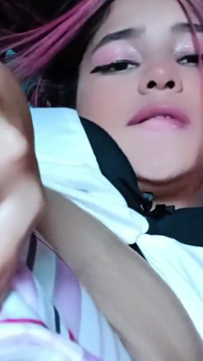 KOLUMBIJKA SE DIRA I POKAZUJE SVOJE VELIKE SISE | Isječak 1