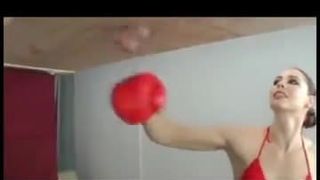 Malicia boxeo ballbusting