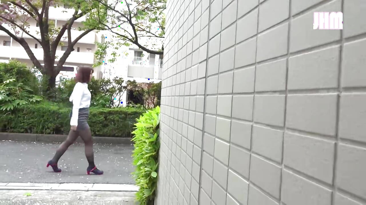 办公室诱惑连裤袜热跟随你从办公桌到酒店 - 第1集