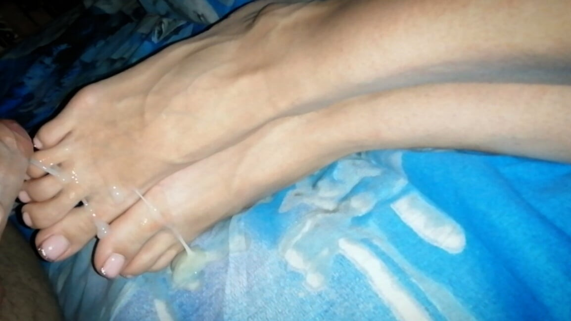 Cum on my stepsister's feet. Real home footjob