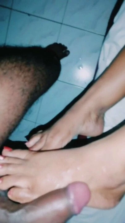 Sri Lankan Sexy foot play