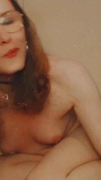 Epski trenutak iz "Trans Vanessa vam ispaljuje PUNU količinu tereta u lice nakon zabavnog drkanja."