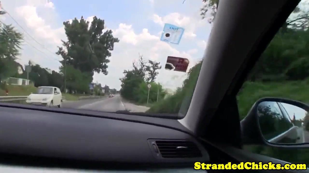 被困的匈牙利少女为了搭便车而被颜射