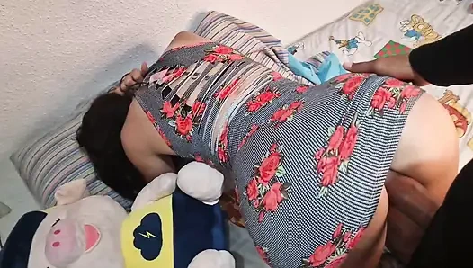 Harter und wilder sex mit meiner milf-stiefmutter in kurzen kleidern jedes mal, wenn ihr ehemann zur arbeit geht und wir allein zu hause bleiben