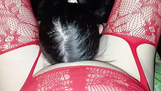 Tetangga berambut cokelat kurus kami bergiliran melakukan jilat memekku dan pacarku