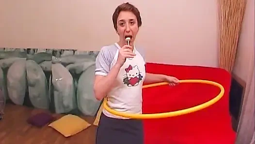 Пирсингованная киска тинка из Франции может заставить любого человека кончить