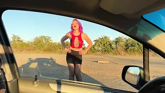 Искушение на лобовом сиське автомобиля