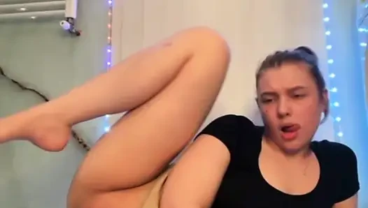Blowjob and masturbating tight pussy jucielussie