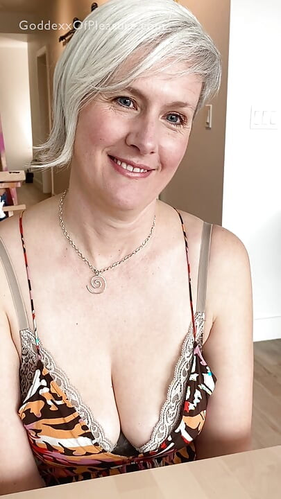 Alone with my Best Friend's Mom - Hot MILF JOI Countdown