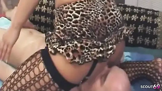 Rachel si tante rambut pirang dengan toket besar alami digodain dan dientot sama tetangganya sendiri