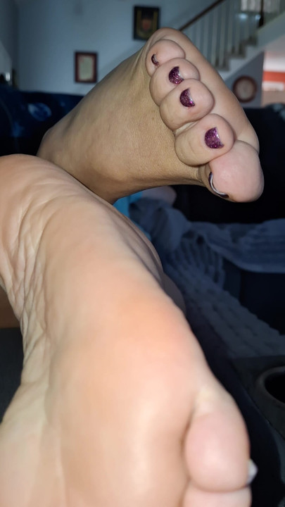 Granny next door teases me with her feet and ass 3