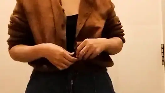 Иззати перед купанием