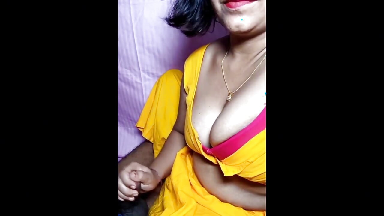 Bini kampung India miang yang bertetek besar memberikan blowjob