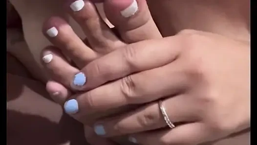 Video kustom: aku lagi asik muasin memek, toket dan sepong kakiku