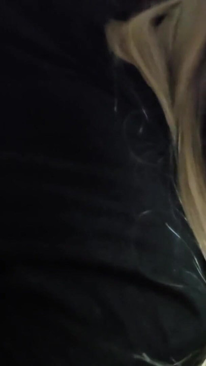 O soră vitregă reală s-a strecurat în camera mea doar pentru a-mi suge ejacularea înăuntru orală cu spermă | Clip 3