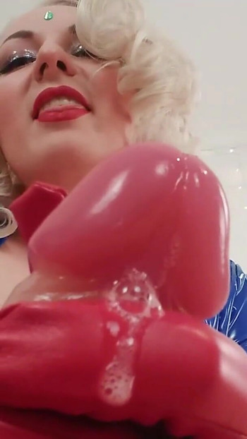 Zadivljujući trenutak iz "FemDom POV cuckold dirty talk free porno video - fetiš plavuša Arya Grander"