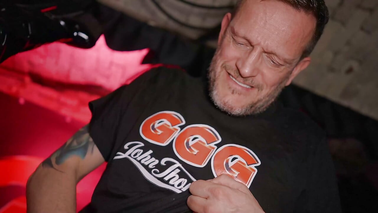 GGG John Thompson - Latex Slut in Extreme Gangbang