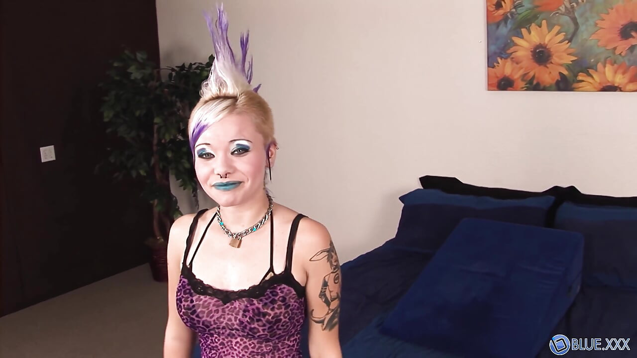 Goth Punk Daisy Tanks phun nước