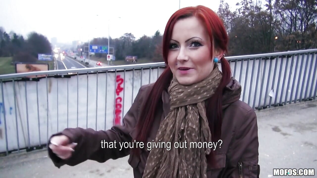 Public Pickups - Red Head Belinda &steve strip down para uma sessão de sexo selvagem em ponte pública no frio gelado