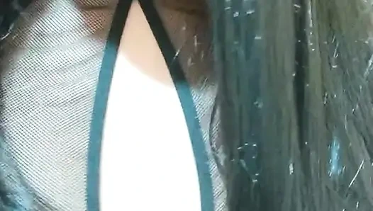 Dicker Arsch Kommt Auf Alle Vieren Und Zeigt Sie Nass, Um Am Ende Beim Squirting Zu Landen