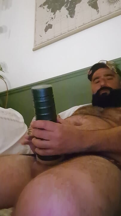 Bearded fuck are masturbator