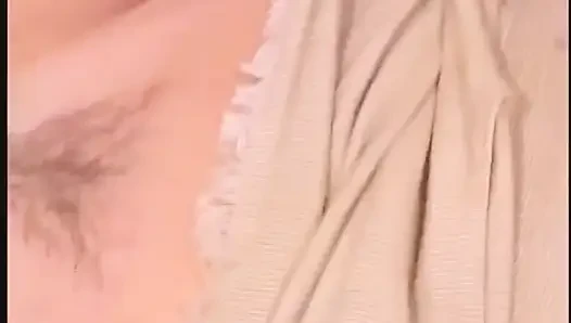 İçeride iki yarağa ihtiyacı var