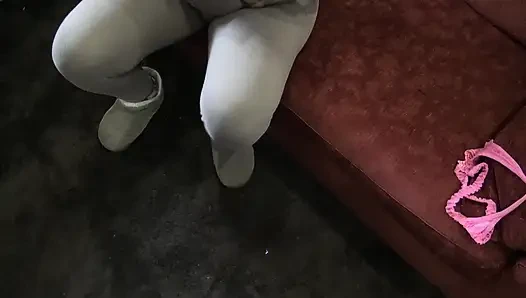 Sürtük Arap üvey kız amının içine boşalmama izin veriyor