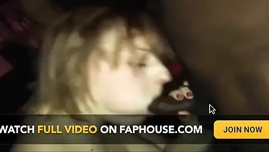 Olgun hatun grup çılgınlığında çılgınca fışkırtana kadar derine yumruk sokuyor