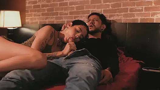 Üvey kızımın erkek arkadaşı beni çok tahrik ediyor!